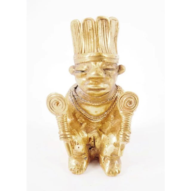 Colombian Taïrona Tumbago Statuette of Ouutsür Woman For Sale - Image 6 of 7