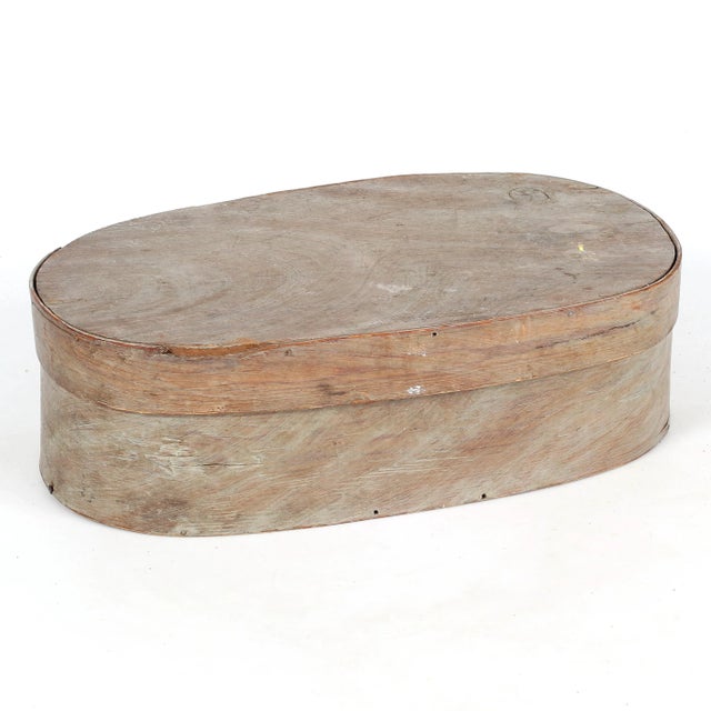 Swedish box with seal around 1800! A very nice and very old piece. The box is 43 cm x 14 cm and has the seal PW. It is a...