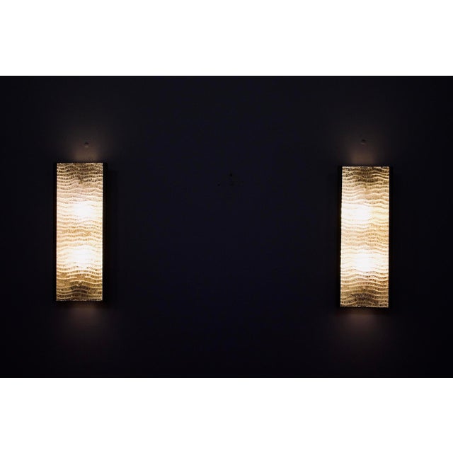 Mid-Century Modern Large Murano Glass Wavy Wall Lights, 1960s, Set of 2 For Sale - Image 3 of 12