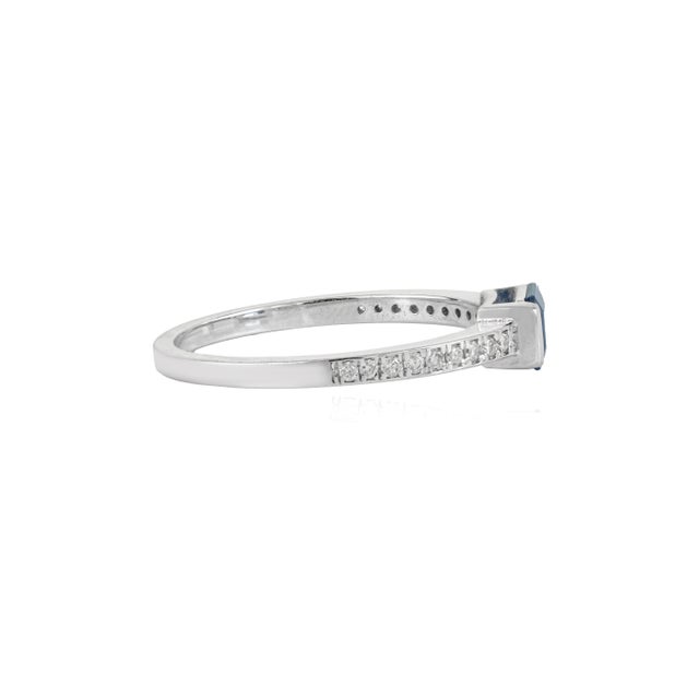 Metal 14k White Gold 0.56ct Emerald Cut Blue Sapphire & Diamond Ring Size 9 For Sale - Image 7 of 16