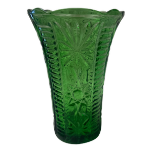 Vintage Emerald Green Scalloped Christmas Star Pattern Vase