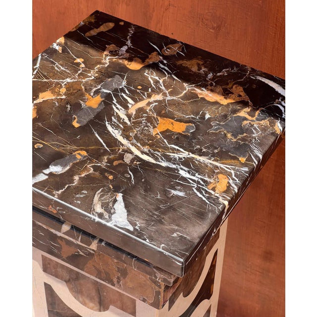 A Neoclassical Vintage Italian Marble Pedestal, 20Th Century For Sale - Image 10 of 12