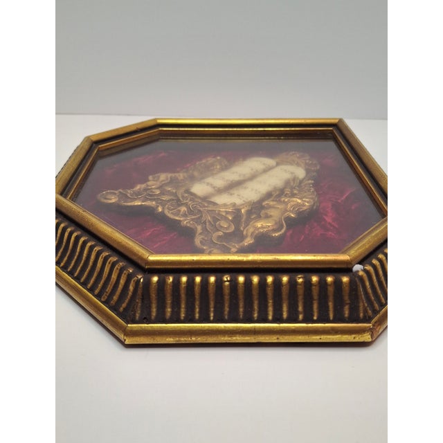 Red Mid-Century Judaica Ten Commandments Wall Plaque W/ Lions, Crown, Red Velvet For Sale - Image 8 of 13