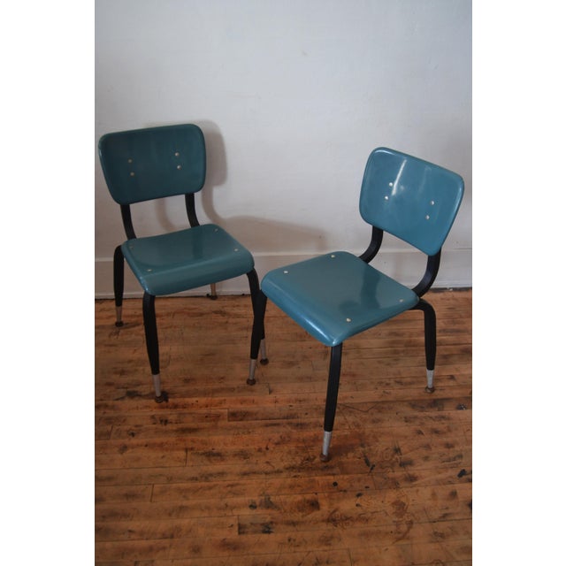 1970s Vintage Fiberglass Desk Chairs/ American Desk Manufacturing/ Industrial Seating - Set of 2 For Sale - Image 4 of 12