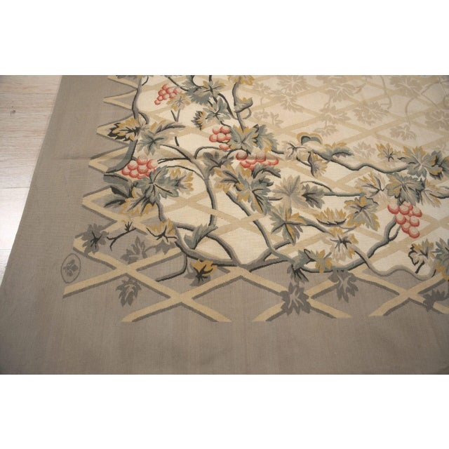 1980s 9x12 Vintage Aubusson Flat Weave Wool Rug, Grey Grapevine Trellis For Sale - Image 5 of 12