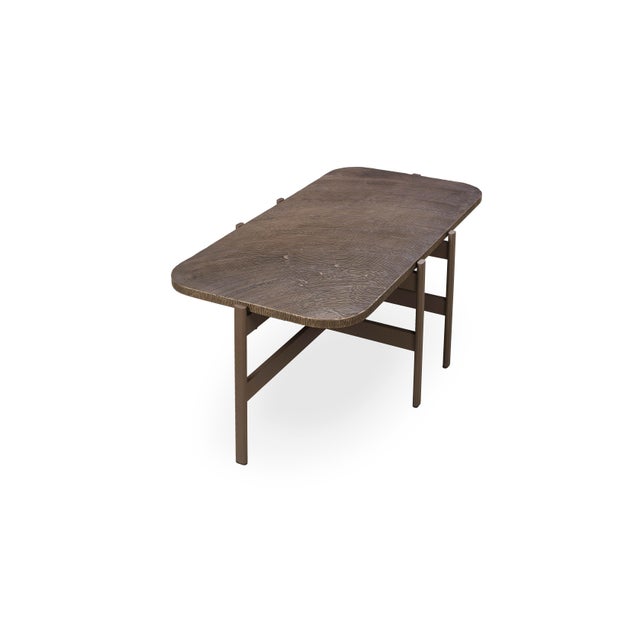 The collection of the Niteroi tables, with his oval metallic tube and with the copper mate texture finish, remind of the...