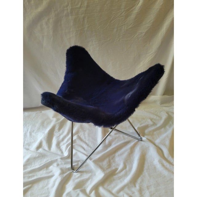 Blue 1970s Vintage Bauhaus Butterfly Chair Footrest With Blue Faux Fur Cover For Sale - Image 8 of 8