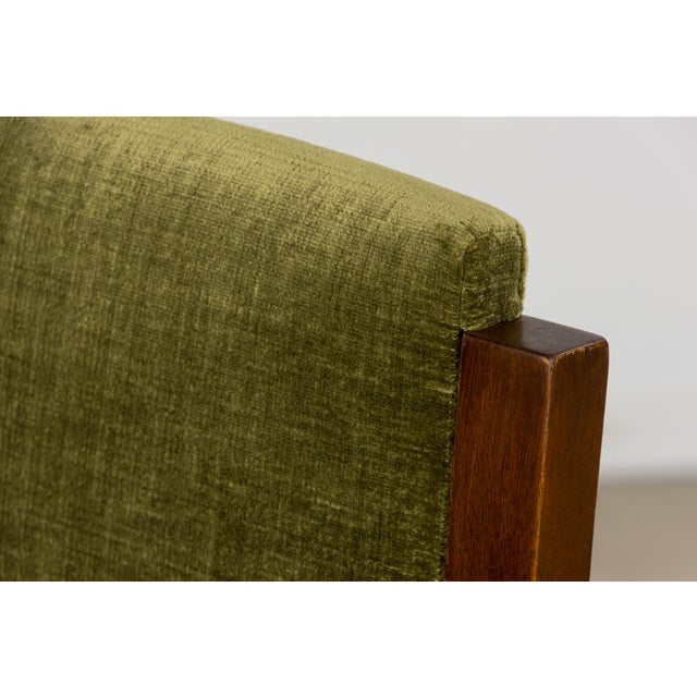 Sourced in Paris, this set of ten French Art Deco dining chairs dates to the 1930s and reflects the refined, architectural...