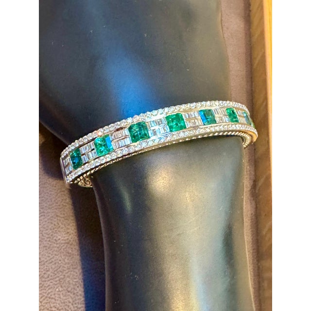 Gemstone 6.18 Carats Natural Zambian Emerald and 1.54 Cts Diamond BANGLE in 14k Gold For Sale - Image 7 of 18