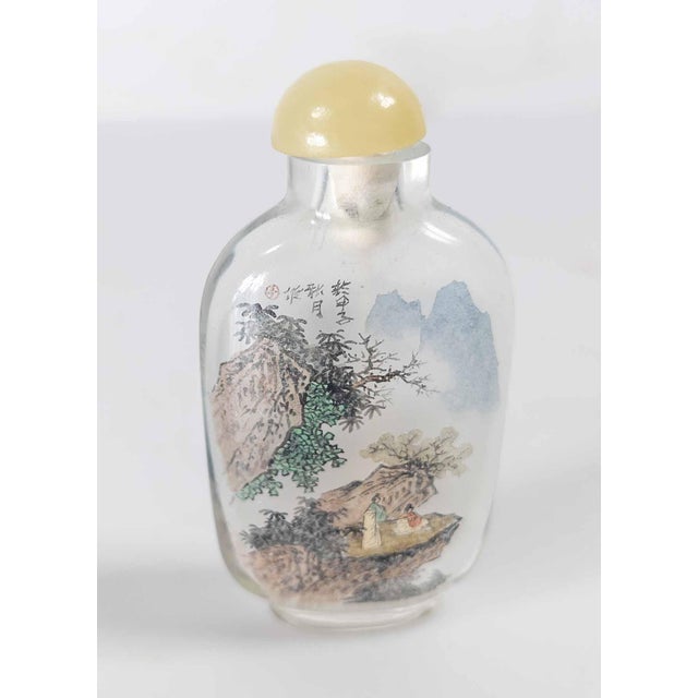We are selling this nice little Chinese reverse painted snuff bottle. This snuff bottle has inside painted landscape...