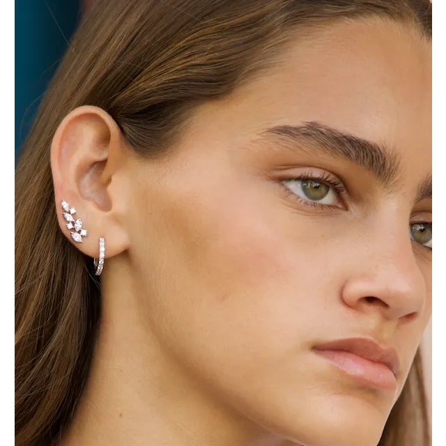 This is part of Chairish’s Fine Jewelry assortment. Specifications: 0.65 ct F VS (pair) EF-VVS top quality lab diamonds...