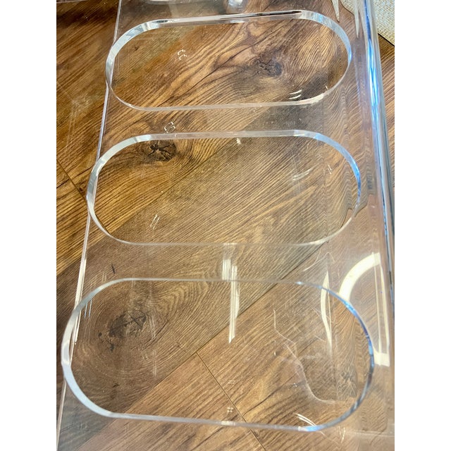 Space Age Serving Trolley in Acrylic Glass on Chrome Wheels with 5 Bottle Compartments and Serving Plate, 1970s For Sale - Image 4 of 11