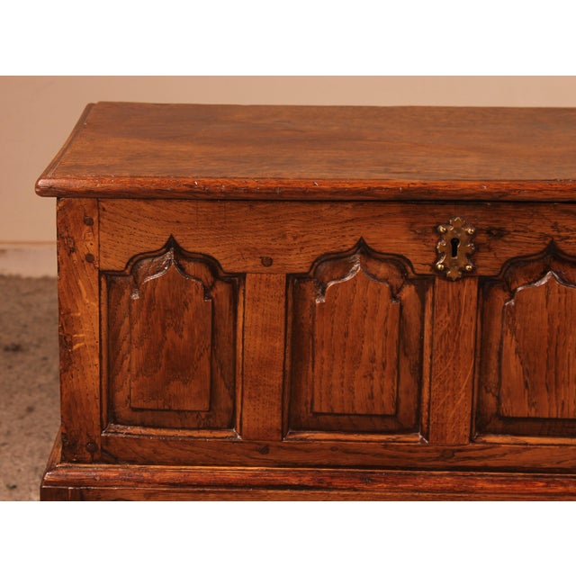 Small 18th Century English Chest in Oak For Sale - Image 3 of 16