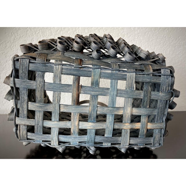 Mid 20th-Century Ash Splint Curly Weave Basket Wall Pocket in the Manner of Woodland Basket Makers of the Late 1800s For Sale - Image 9 of 18
