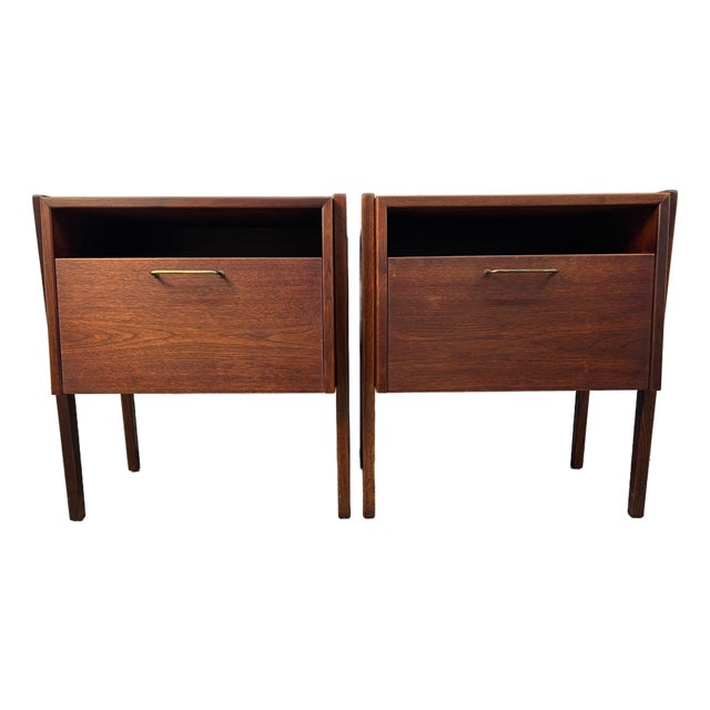 Pair of Vintage Walnut Nightstands by Jens Risom, Attributed For Sale