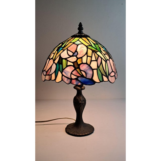 Vintage 1970/80s Tiffany Style-Stained Glass Pansy Table Lamp Bronze Base 16" H For Sale - Image 4 of 10