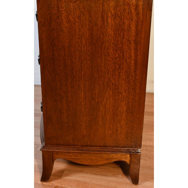 1920s Finch Fine Furniture English Regency Mahogany Commode / Bachelors Chest of Drawers For Sale - Image 14 of 16