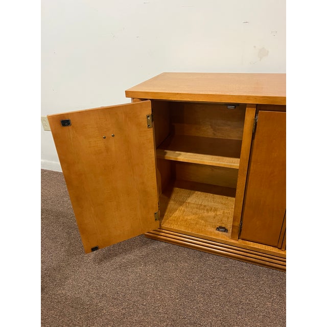 1960s 1960s Hickory White Genesis Art Deco Tiger Maple Sideboard Buffet Cabinet For Sale - Image 5 of 12