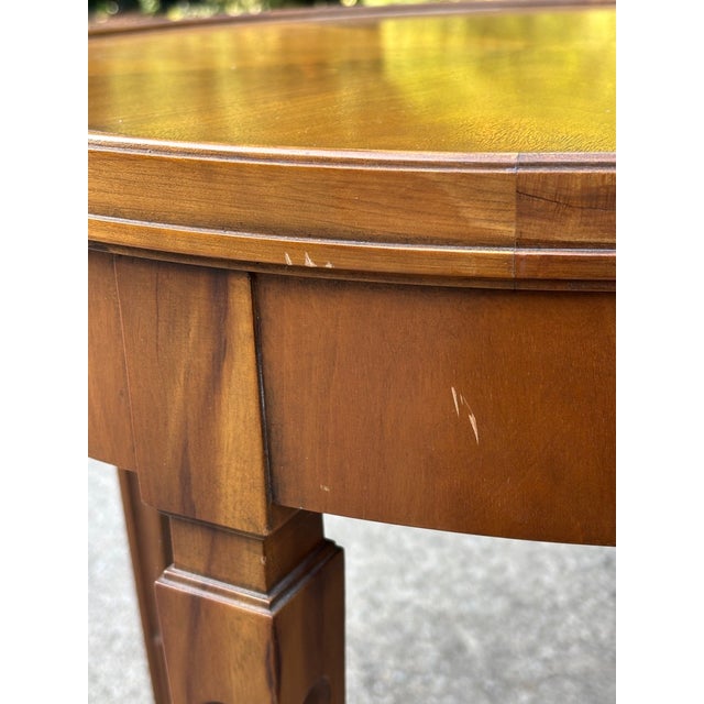 Wood 1970s Mid-Century Modern Baker Walnut Round Sunburst Pattern Lamp, Side, Accent Table For Sale - Image 7 of 13