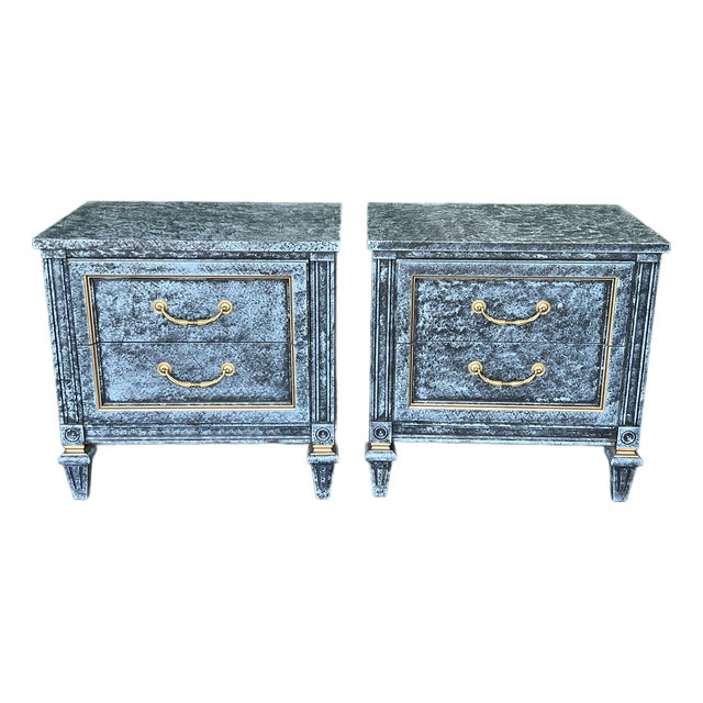 Late 20th Century Pair of Mid-Century Walnut Nightstands by Martinsville For Sale