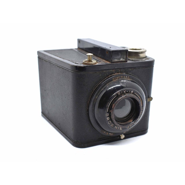 A masterpiece of industrial design, this Kodak Six-16 Brownie Special was manufactured in the United States between 1938...