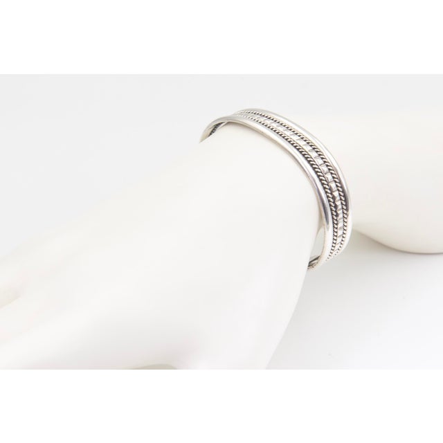 Tahe Navajo Native American Sterling Silver Cuff Bracelet For Sale In Miami - Image 6 of 11
