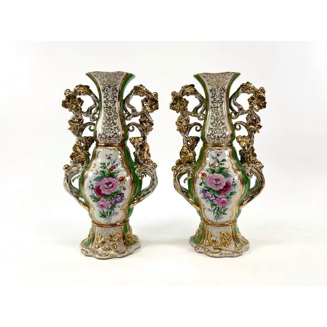 Elegant Pair of 19th Century Old Paris Porcelain Vases, Hand-Painted & Gilt For Sale - Image 11 of 12