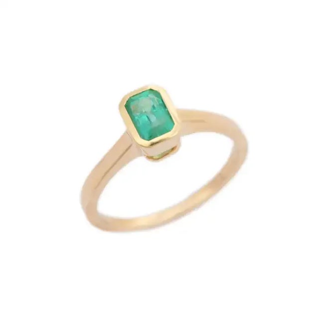 Handmade Bezel Set Emerald Single Stone Ring in 14k Solid Yellow Gold Size 7 For Sale - Image 4 of 7