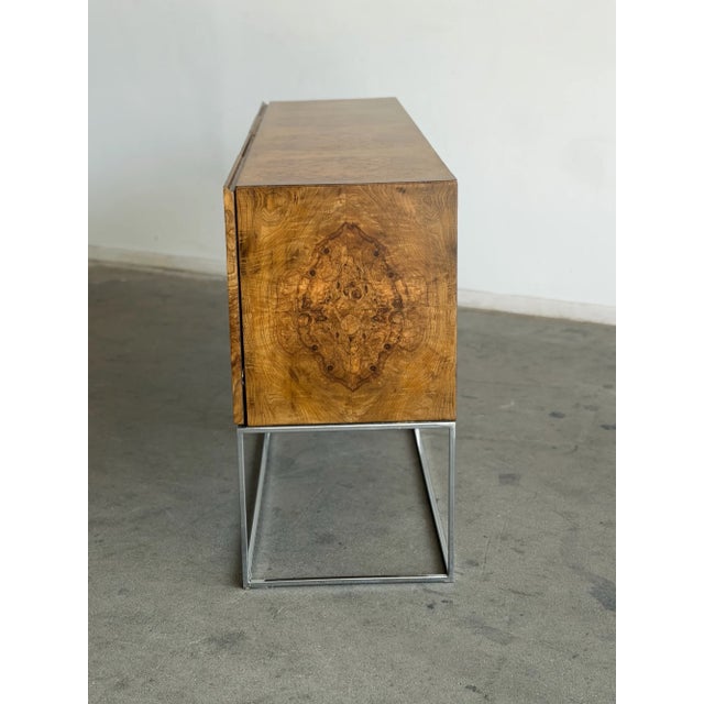 1970s Milo Baughman for Thayer Coggin Burl Wood Credenza For Sale In Los Angeles - Image 6 of 13