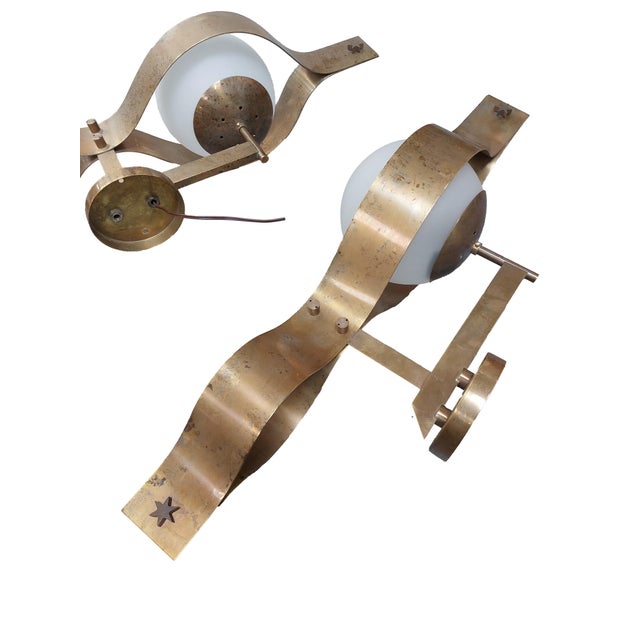 Arredoluce Pavone Wall Lamps in Polished Brass with Etched and Sandblasted Glass Diffusers by Gio Ponti for Arredoluce, 1960s, Set of 2 For Sale - Image 4 of 7