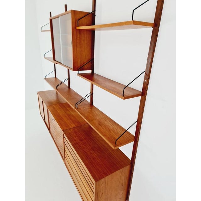 Poul Cadovius Large Mid-Century Danish Teak Wall Unit with 3 Cabinets and Showcase by Poul Cadovius for Cado, Denmark, 1960s For Sale - Image 4 of 18