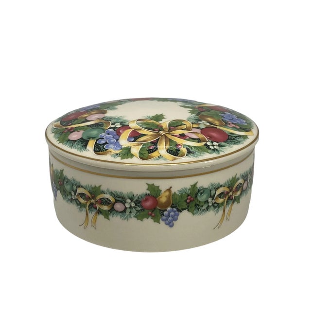 American 1980’s Mikasa Christmas Bouquet Porcelain Round Lidded Trinket Candy Box For Sale - Image 3 of 13