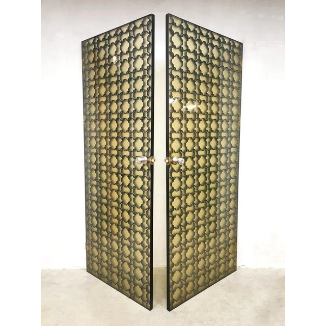 What an entry! with these beautiful and unique 'art' doors you immediately put a glamor atmosphere! an art object and door...