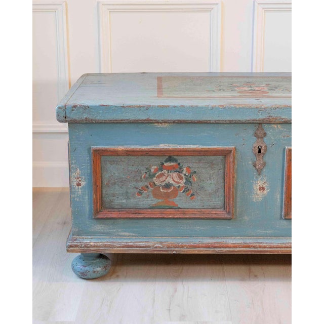 Early 19th-Century Alpine Painted Chest in Fir with Floral Decoration For Sale - Image 9 of 14