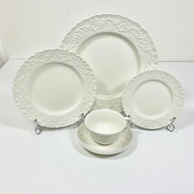 1980s 1989 Vintage English Americana Wedgwood for Ralph Lauren Le Blanc Claire Dinnerware - 5 Piece Place Setting For Sale - Image 5 of 12