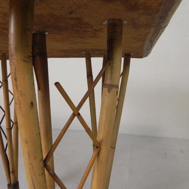 An ideal table to use as a side table or simply as a table in a small kitchen. The tabletop is made of 7 x 7 = 49 tiles...