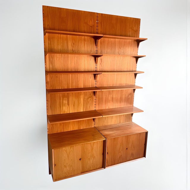 The royal shelving system is a vintage gem and a design classic of mid-century modernism. \. * design by poul cadovius...
