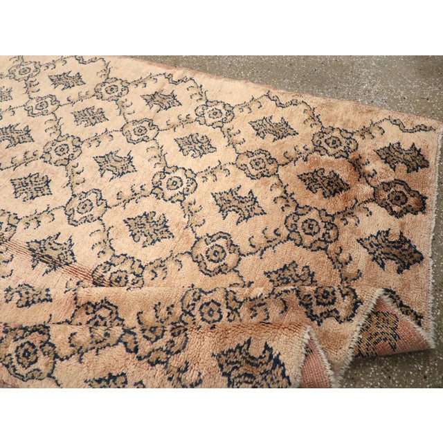 Galerie Shabab Collection Mid-20th Century Turkish Anatolian Accent Rug For Sale - Image 9 of 10