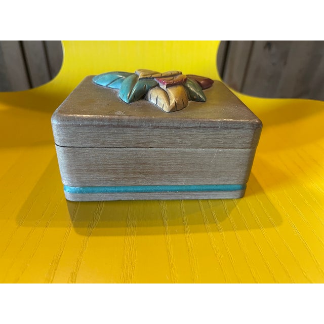 Perfect for all your Bakelite jewels in a sweet original painted wood box. Just love the stain and paint contrast....