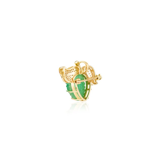 Not Yet Made - Made To Order Carved 8.88ctw Emerald Diamond Strawberry Brooch Pin Pendant in 18k Gold For Sale - Image 5 of 12