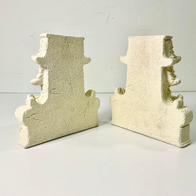 Cream 1988 Vintage Italian Corinthian Roman Empire Architectural Plaster Bookends - A Pair. For Sale - Image 8 of 16