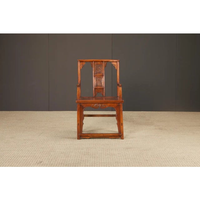 Pair of Qing Dynasty Chinese Horseshoe-Back Armchairs in Carved Elmwood For Sale - Image 4 of 18