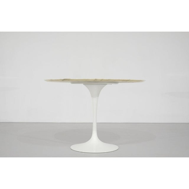 Tulip Dining Table in Marble by Eero Saarinen for Knoll International For Sale - Image 4 of 16