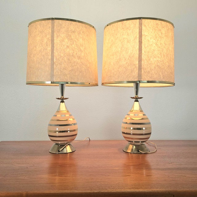 Metal Mid Century Wescal Atomic Ceramic Table Lamps With Original Fiberglass Shades - A Pair For Sale - Image 7 of 15