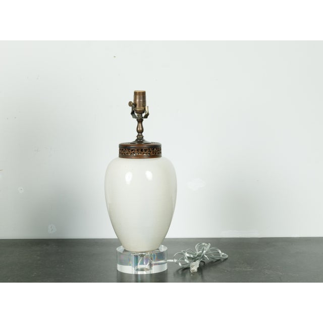 Mid 20th Century Japanese Midcentury Ceramic Table Lamp with Crackle Finish and Lucite Base For Sale In Atlanta - Image 6 of 6