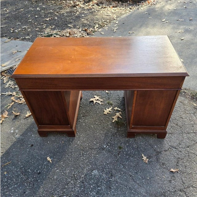 Wood Late 20th Century Solid Wood 7-Drawer Traditional Executive Desk For Sale - Image 7 of 7