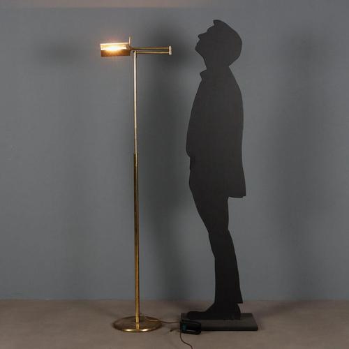 Elegant brass floor lamp with reflected light. The telescopic stem is height-adjustable, the arm has an adjustable...