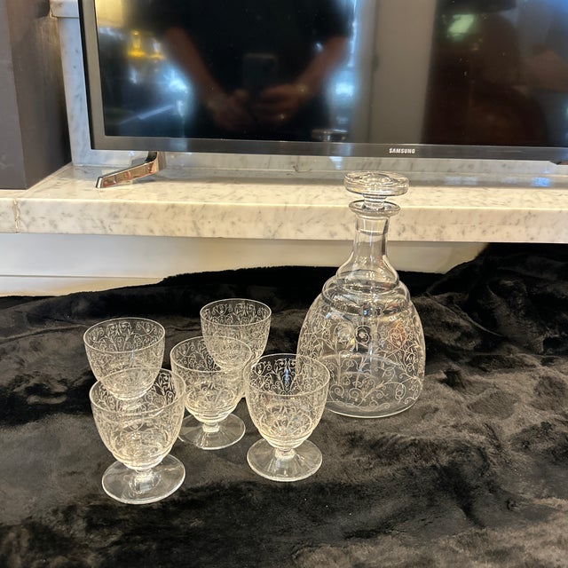 Transparent Baccarat Antique 1930s Crystal Lulli Pattern Art Deco Decanter and 5 Cups, Set of 6 Pieces Signed and Marked For Sale - Image 8 of 9