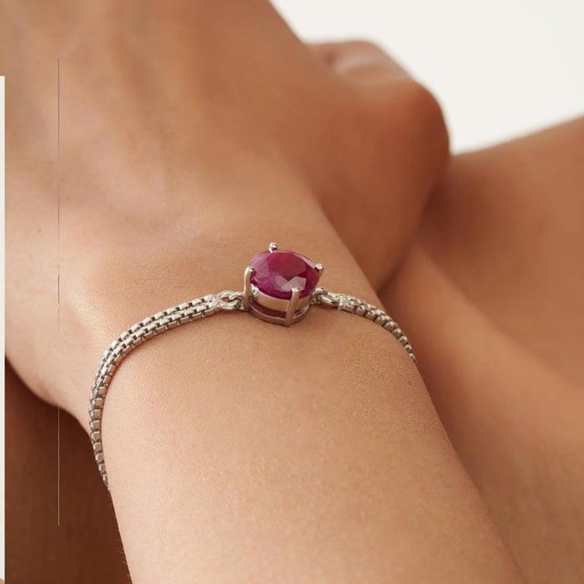 Certified Minimalist 4.9 Ct Ruby Solitaire Bracelet in 925 Sterling Silver For Sale - Image 4 of 13