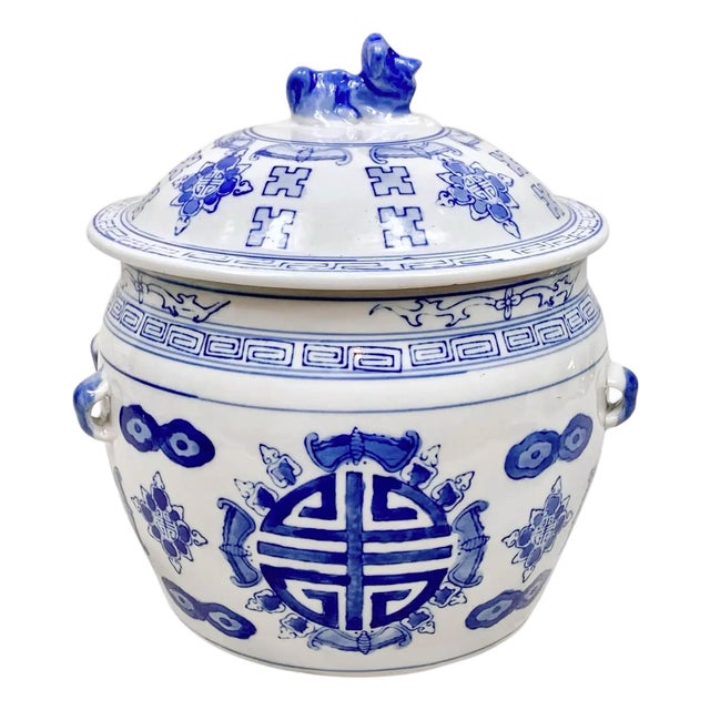 Mid-20th Century Chinese Blue & White Porcelain Kamcheng Jar With Foo Dog Lid For Sale